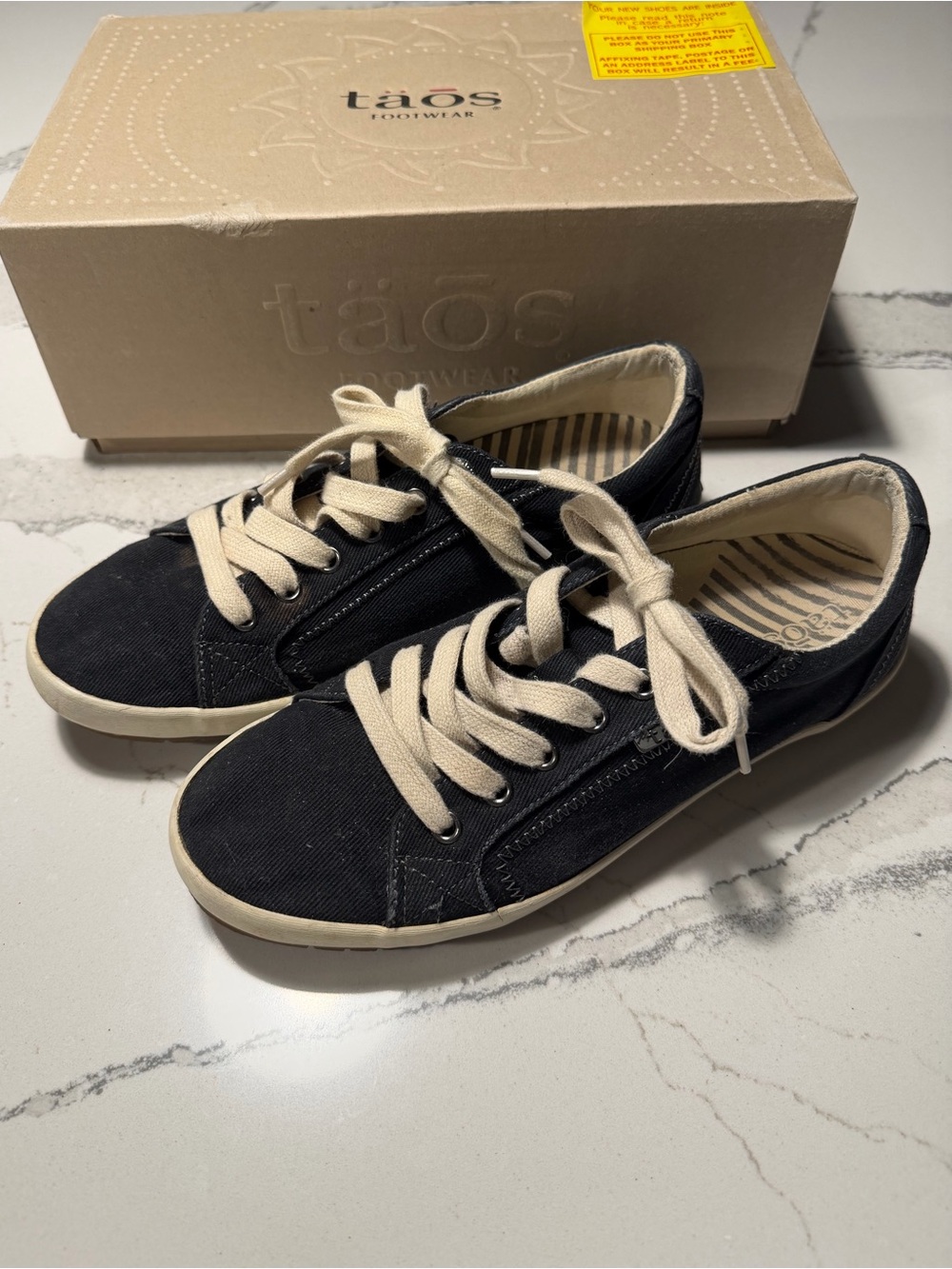 Taos Star black canvas sneakers Size 8.5